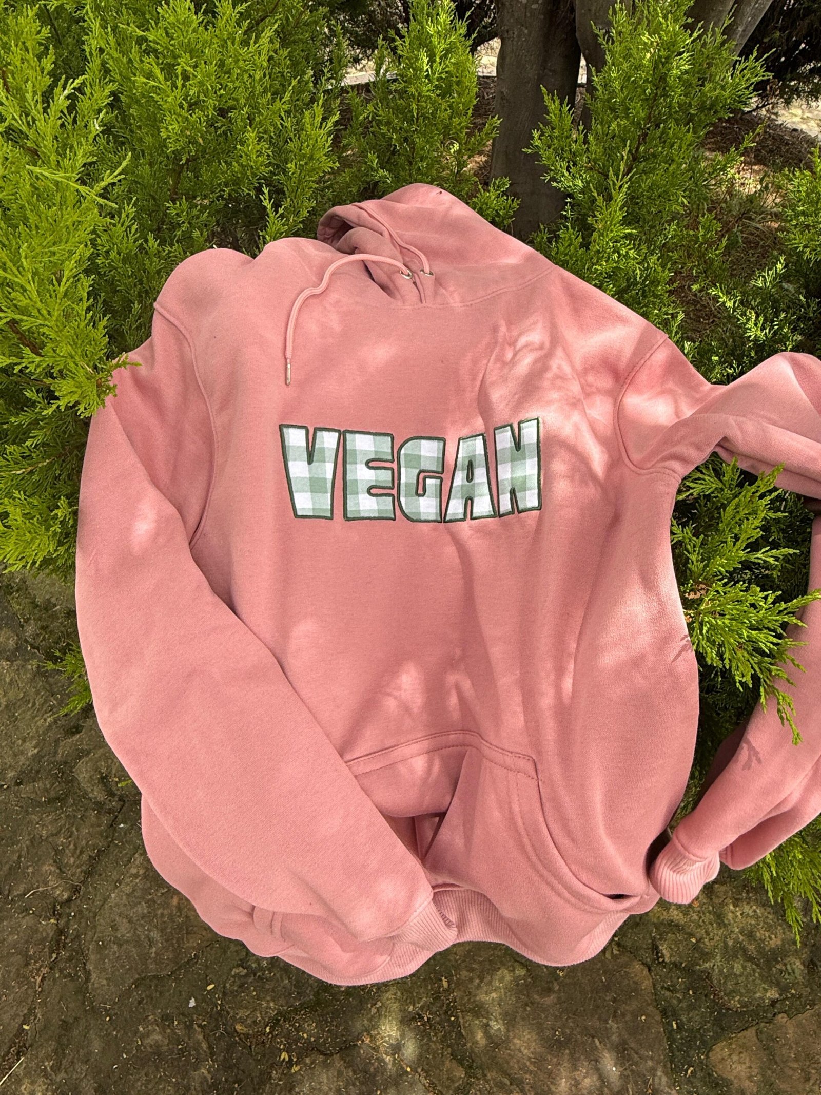 Hoodie rosada vegan - Image 2